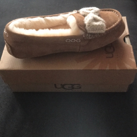 UGG Shoes - NWT Ugg Ansley Knit Bow Slipper/Moccasin